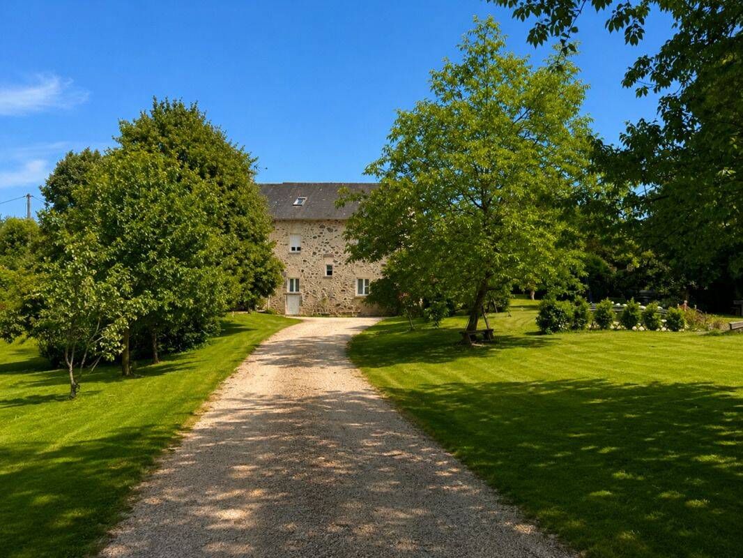 Maison 8 pièces 180 m² · à Sainte-Féréole · 180 m² · 385 000 €