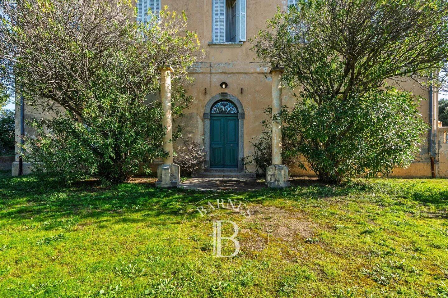 Maison 18 pièces 410 m² · à L'Île-Rousse · 410 m² · 1 990 000 €