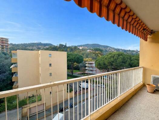 Studio à vendre 149 000 € 1 pièce 31 m² Étage 4/4 Le Centre Ville Mandelieu-la-Napoule 06210