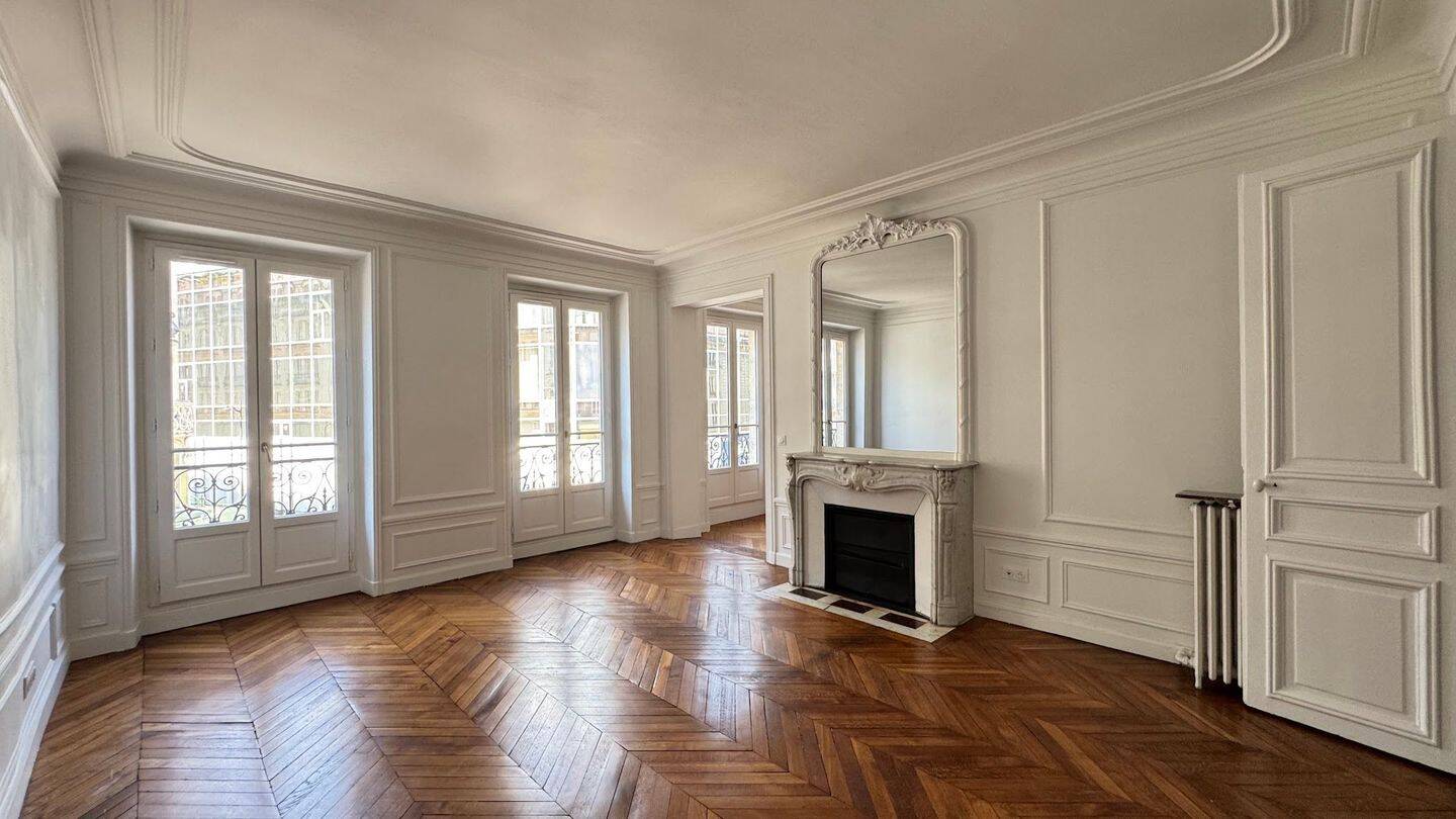 Appartement 5 pièces 152 m² · à Paris 6ème Arrondissement · 151,9 m² · 5 975 €