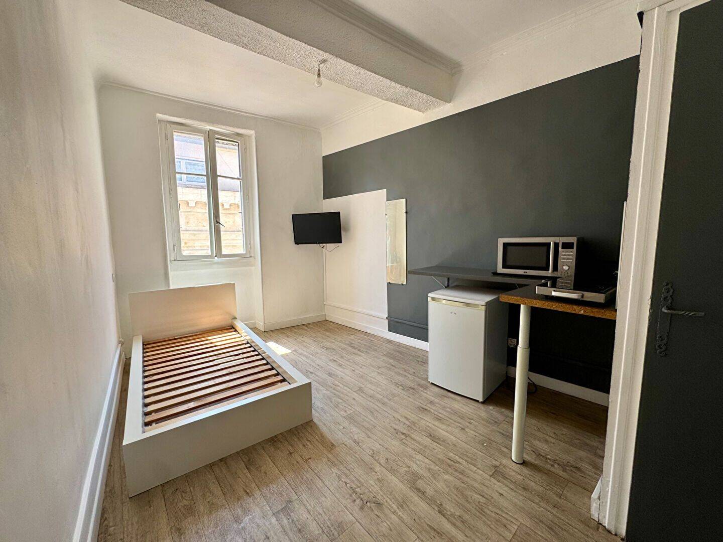 Appartement 1 pièce 15 m² · à Nîmes · 15 m² · 400 €