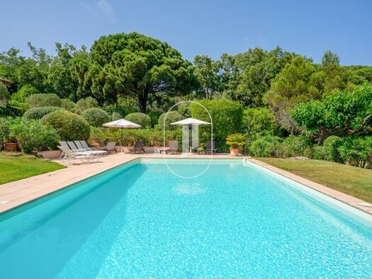 Maison de plain-pied à vendre 3 900 000 € 8 pièces 6 chambres 300 m² 5 014 m² de terrain La Croix-Valmer 83420