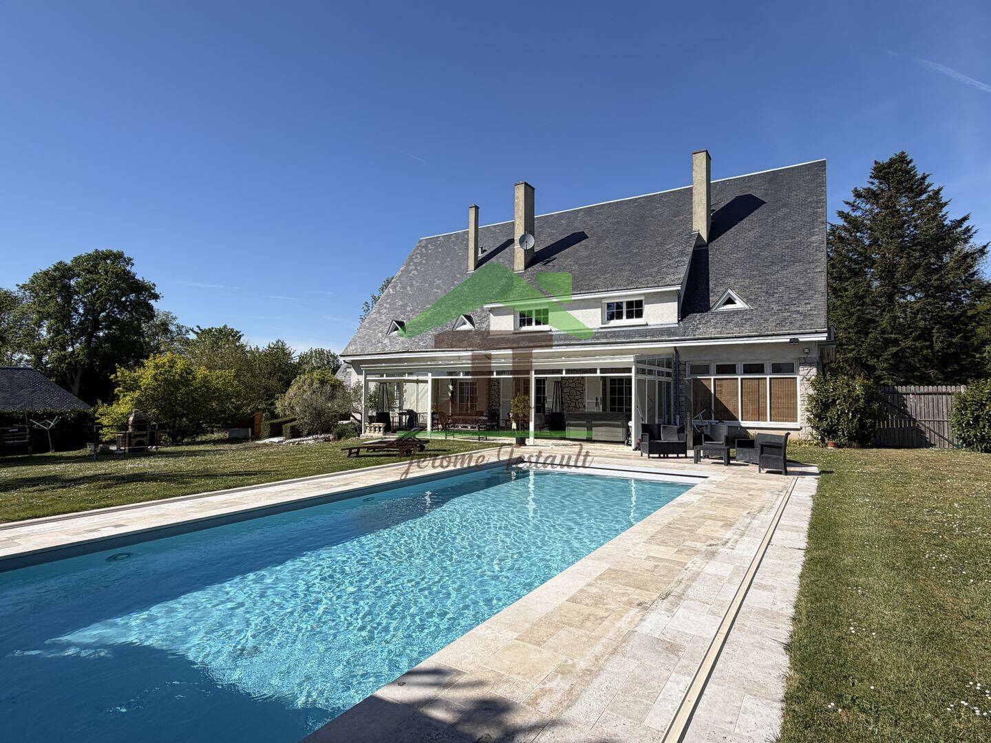 Maison 15 pièces 483 m² · à Châteaudun · 483 m² · 790 000 €