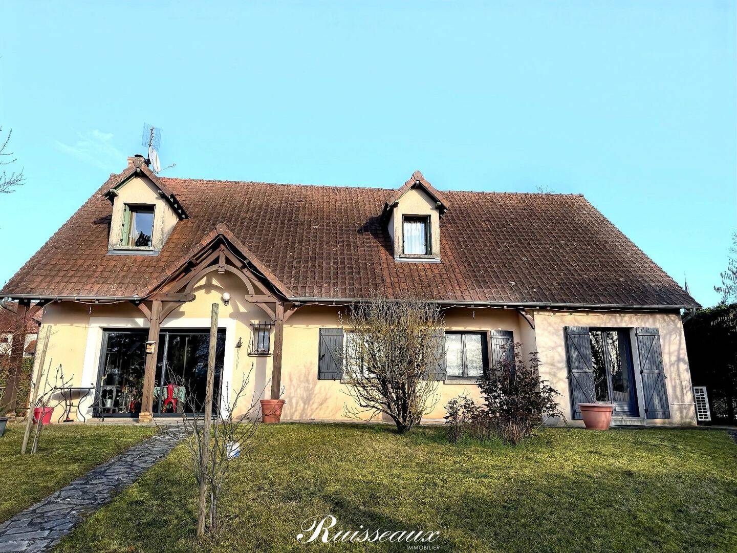 Maison 8 pièces 198 m² · à Précy-sous-Thil · 197,8 m² · 283 000 €