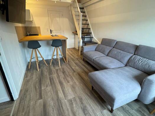 Appartement à louer 770 € 2 pièces 1 chambre 38 m² Étage 3/3 Montbernage-Pont Neuf Poitiers 86000