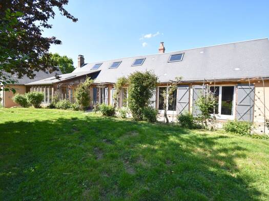 Maison à vendre 265 000 € 6 pièces 2 chambres 150 m² 7 878 m² de terrain Frazé 28160