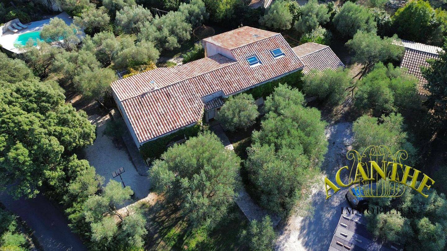 Maison 6 pièces 240 m² · à Saint-Mathieu-de-Tréviers · 240 m² · 900 000 €