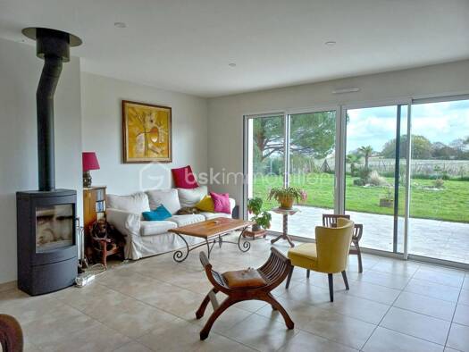 Maison de plain-pied à vendre 265 000 € 4 pièces 3 chambres 90 m² 708 m² de terrain Saint-Just-Luzac 17320