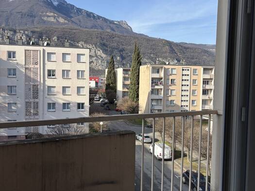 Appartement à vendre 94 900 € 4 pièces 3 chambres 67,5 m² Étage 3/4 Villancourt Le Pont-de-Claix 38800