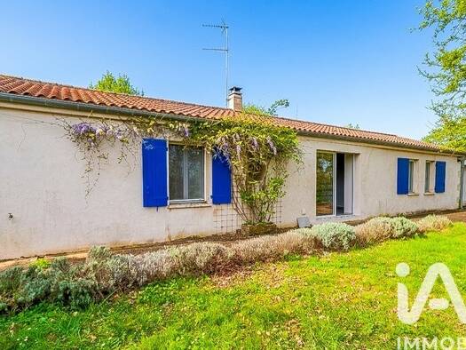 Maison de plain-pied à vendre 265 000 € 5 pièces 3 chambres 117 m² 4 691 m² de terrain Le Poiré-sur-Velluire 85770