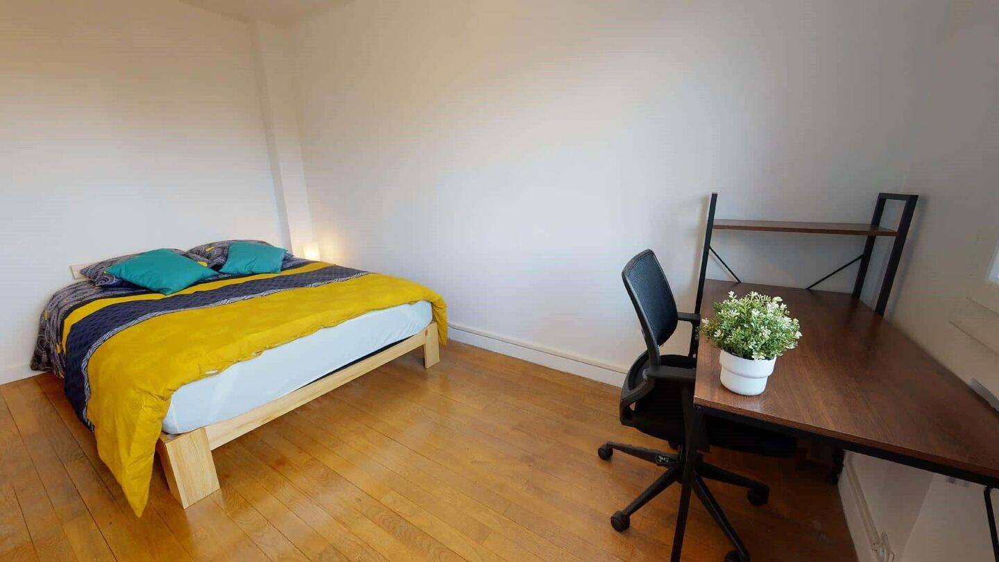 Room in Rue Victor Basch, Villeurbanne for 88 m² with 5 bedrooms — 4