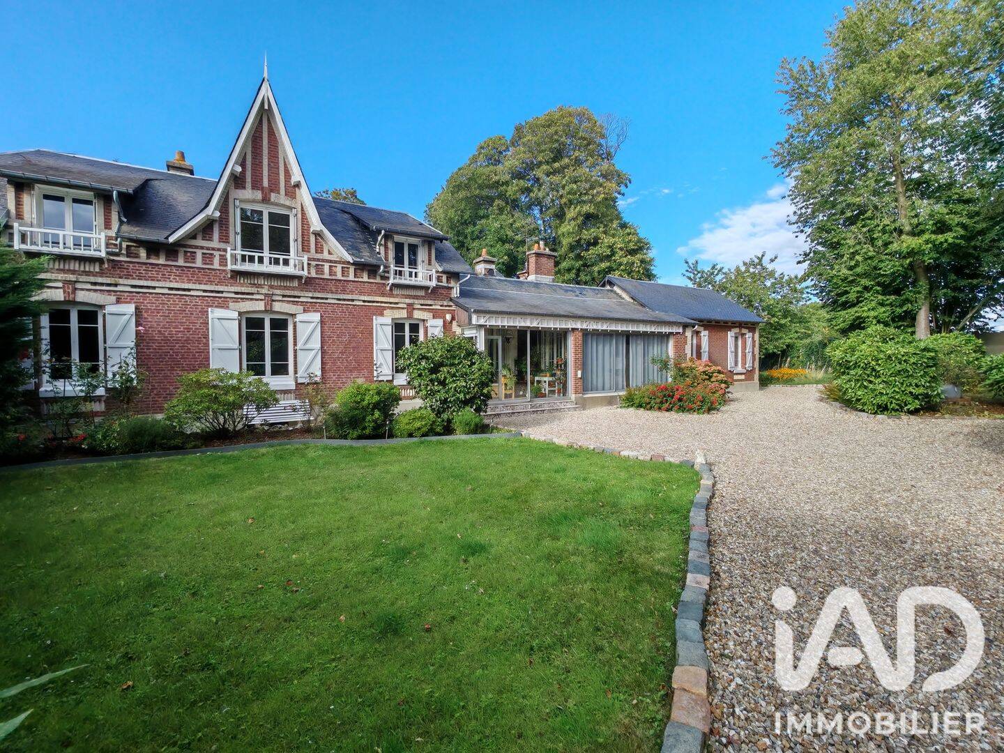Maison 8 pièces 230 m² · à Gommerville · 230 m² · 478 000 €