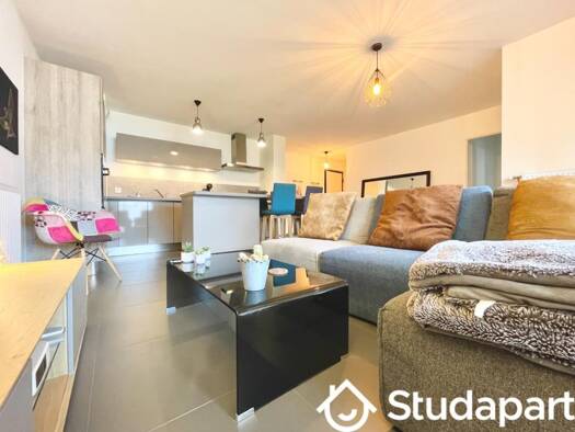 Appartement à louer 1 698 € 3 pièces 1 chambre 70 m² 2ème étage Sud Ouest Eybens 38320