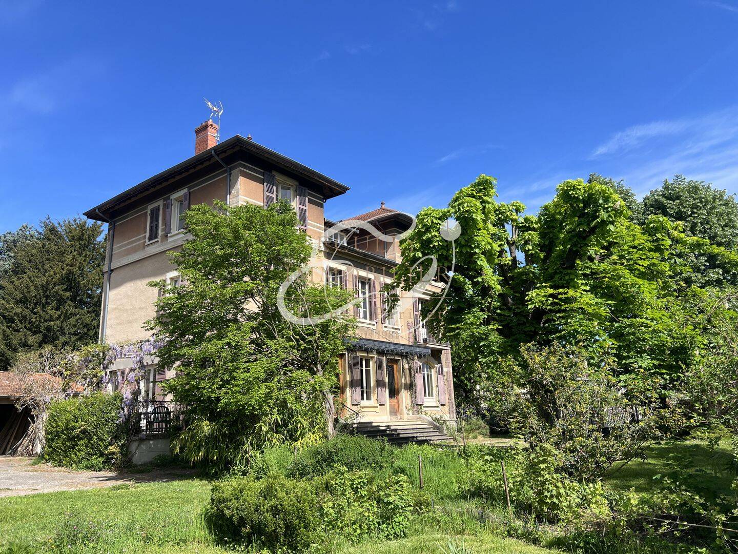 Maison 11 pièces 328 m² · à Écully · 328 m² · 1 349 000 €