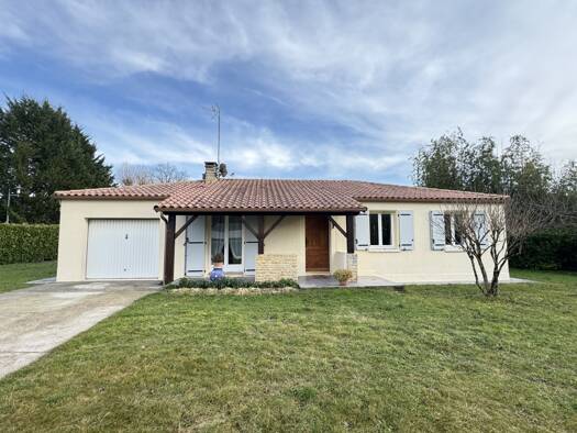 Maison de plain-pied à vendre 182 000 € 5 pièces 3 chambres 90 m² 1 760 m² de terrain Mauroux 46700