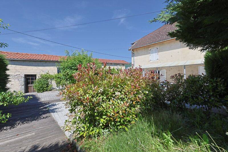 Maison 6 pièces 180 m² · à Saint-Hymetière-sur-Valouse · 180 m² · 245 000 €