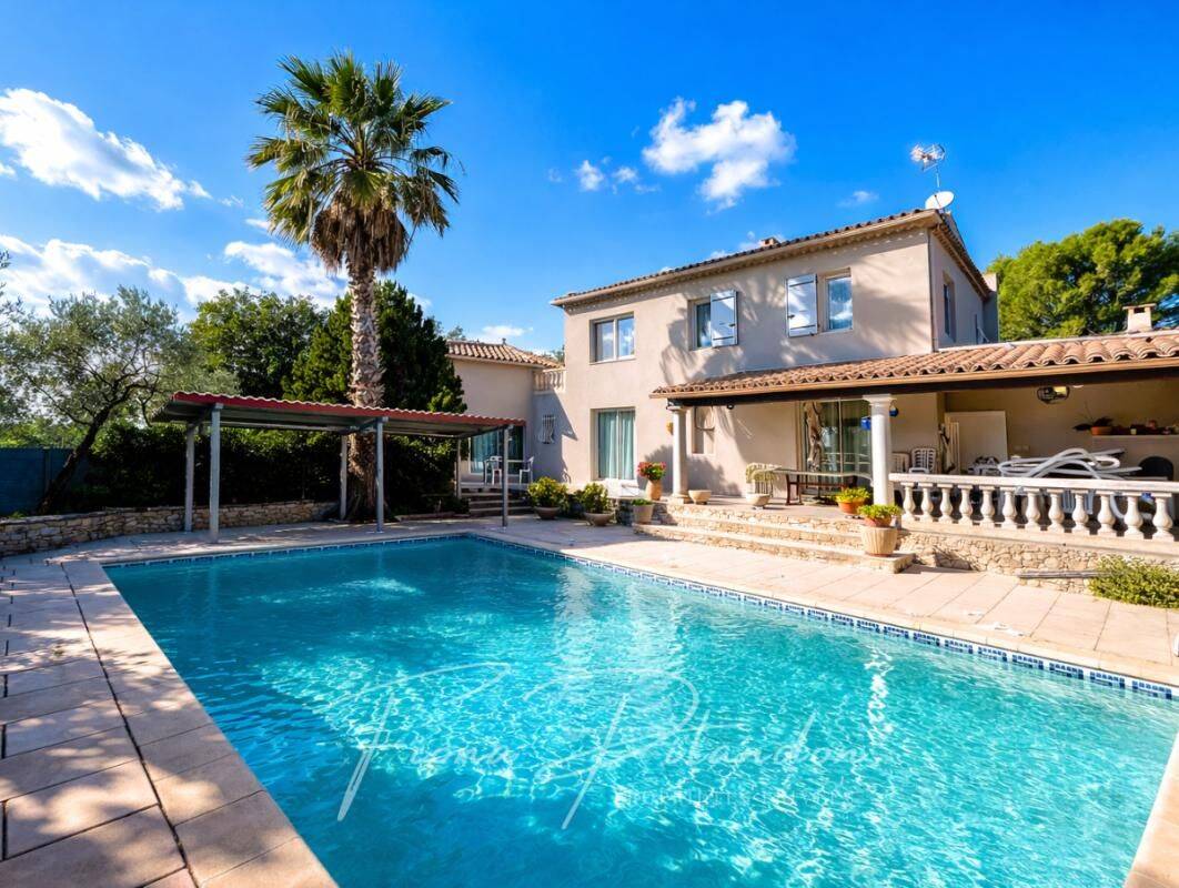 Maison 7 pièces 200 m² · à Lauris · 200 m² · 750 000 €