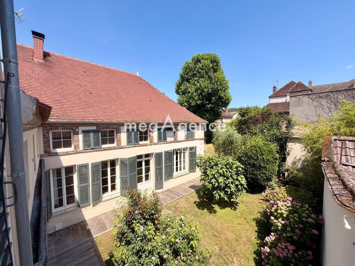 Maison 11 pièces 265 m² · à Villeneuve-sur-Yonne · 265 m² · 525 000 €