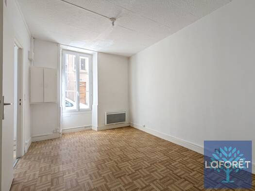 Appartement à louer 590 € 1 pièce 35 m² RDC/2 Centre Ville Étampes 91150
