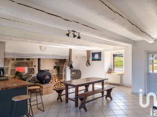 Maison à vendre 239 000 € 8 pièces 5 chambres 216 m² 800 m² de terrain Aix-la-Fayette 63980