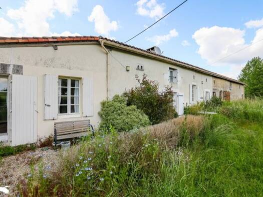 Maison à vendre 179 655 € 5 pièces 3 chambres 172 m² 3 128 m² de terrain Berneuil 16480