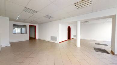 Local commercial à louer 990 € 135 m² de surface de vente Saint Pierre Pontarlier 25300