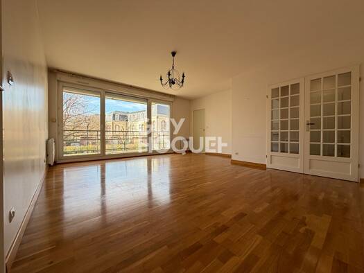 Appartement à louer 800 € 2 pièces 1 chambre 65 m² Étage 1/4 Centre Est Épernay 51200