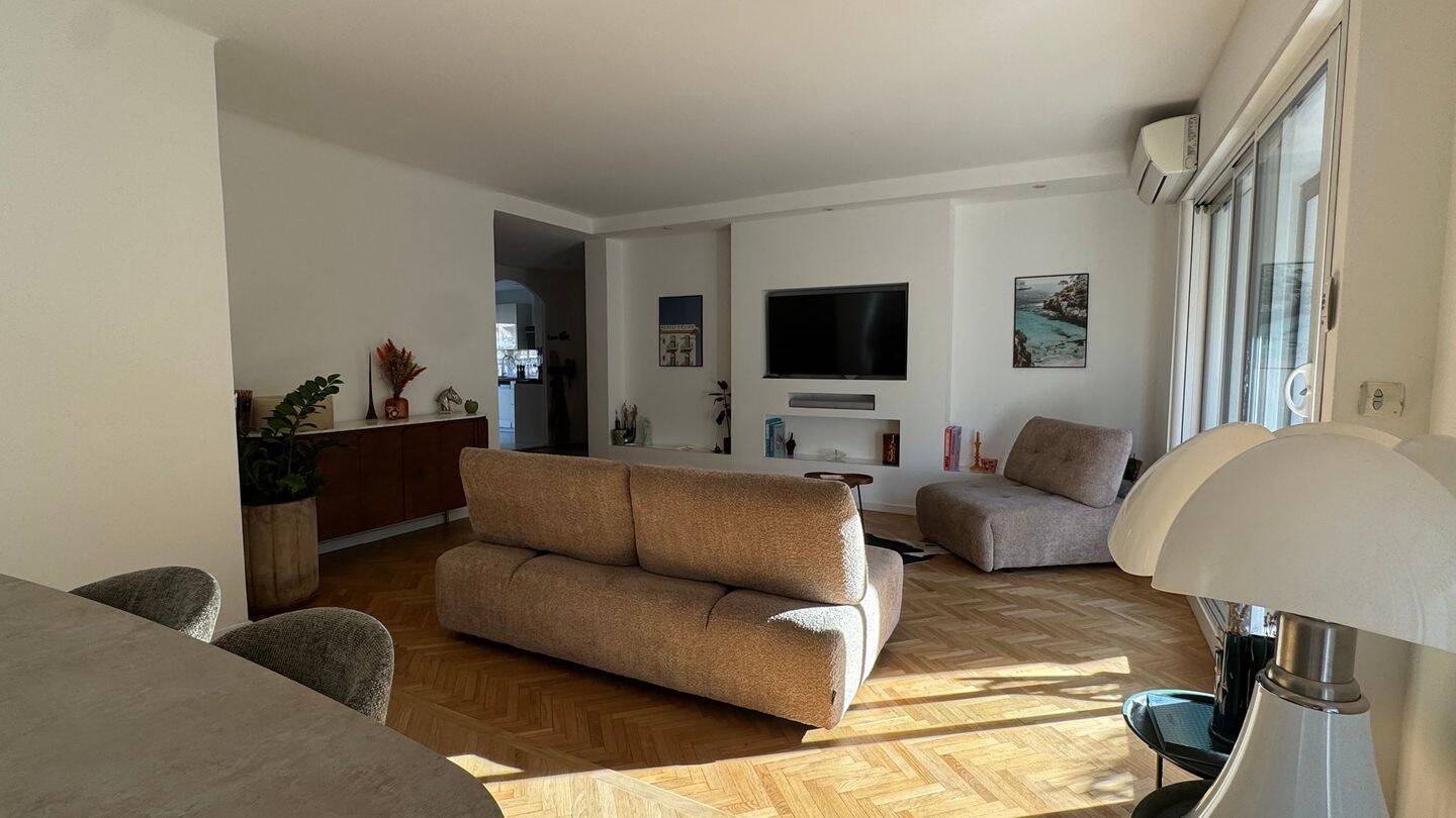 Appartement 3 pièces 90 m² · à Marseille 8ème Arrondissement · 90 m² · 2 225 €