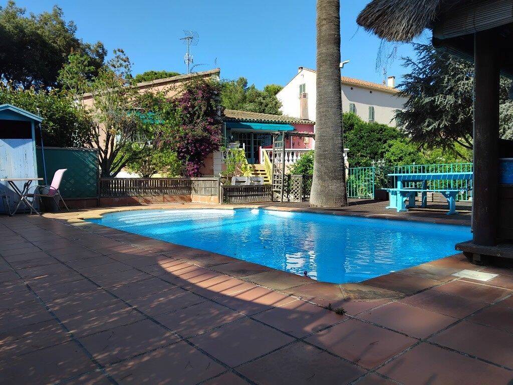 Maison 8 pièces 239 m² · à Hyères · 239,3 m² · 1 195 000 €