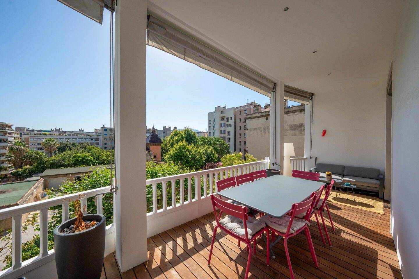 Appartement 5 pièces 170 m² · à Marseille 8ème Arrondissement · 170,3 m² · 1 100 000 €