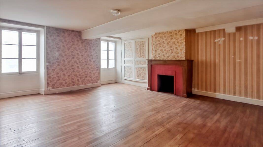 Maison 9 pièces 260 m² · à Saint-Benoît-du-Sault · 260 m² · 135 000 €