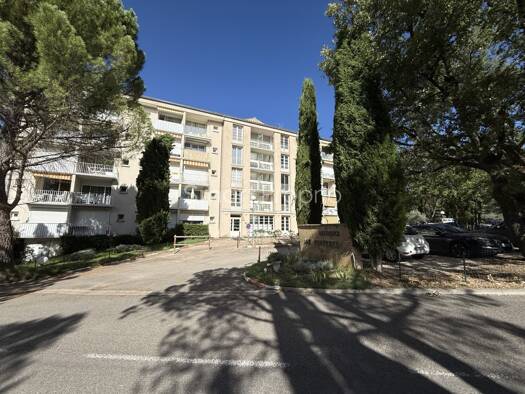 Appartement à vendre 70 000 € 1 pièce 17 m² Étage 3/4 Gréoux-les-Bains 04800