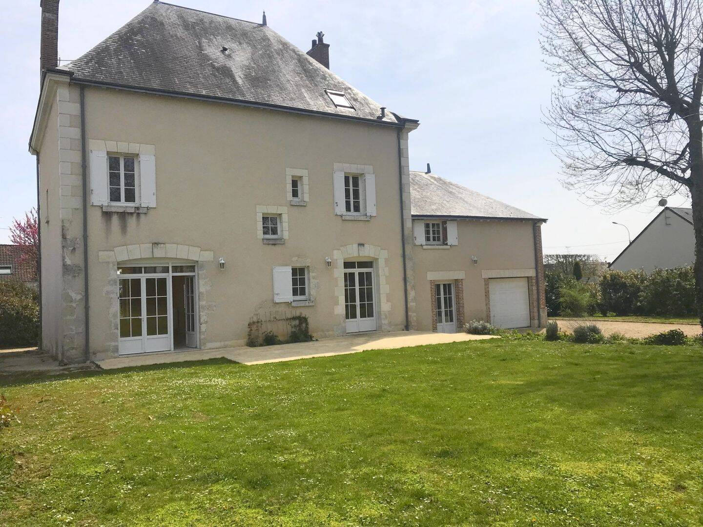 Maison 7 pièces 219 m² · à La Chaussée-Saint-Victor · 219 m² · 1 550 €