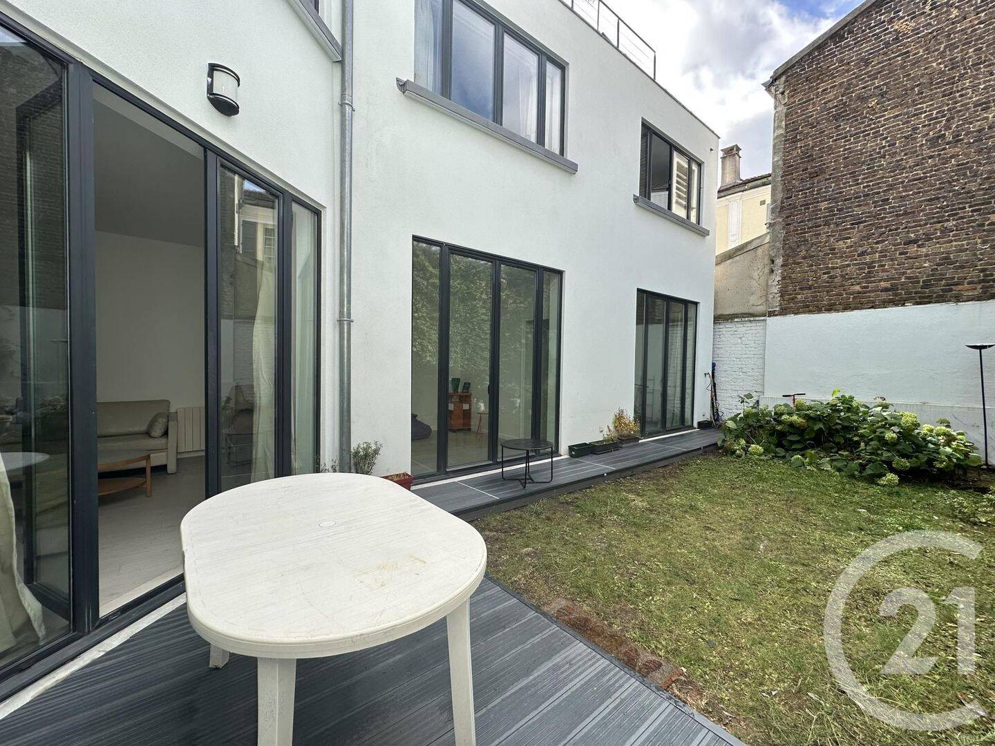 Appartement 4 pièces 84 m² · à Paris 16ème Arrondissement · 83,9 m² · 3 330 €/mois