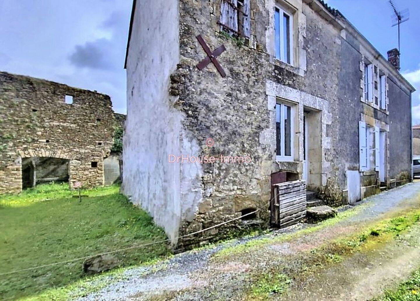 Maison 2 pièces 51 m² · à Sigournais · 51 m² · 33 900 €