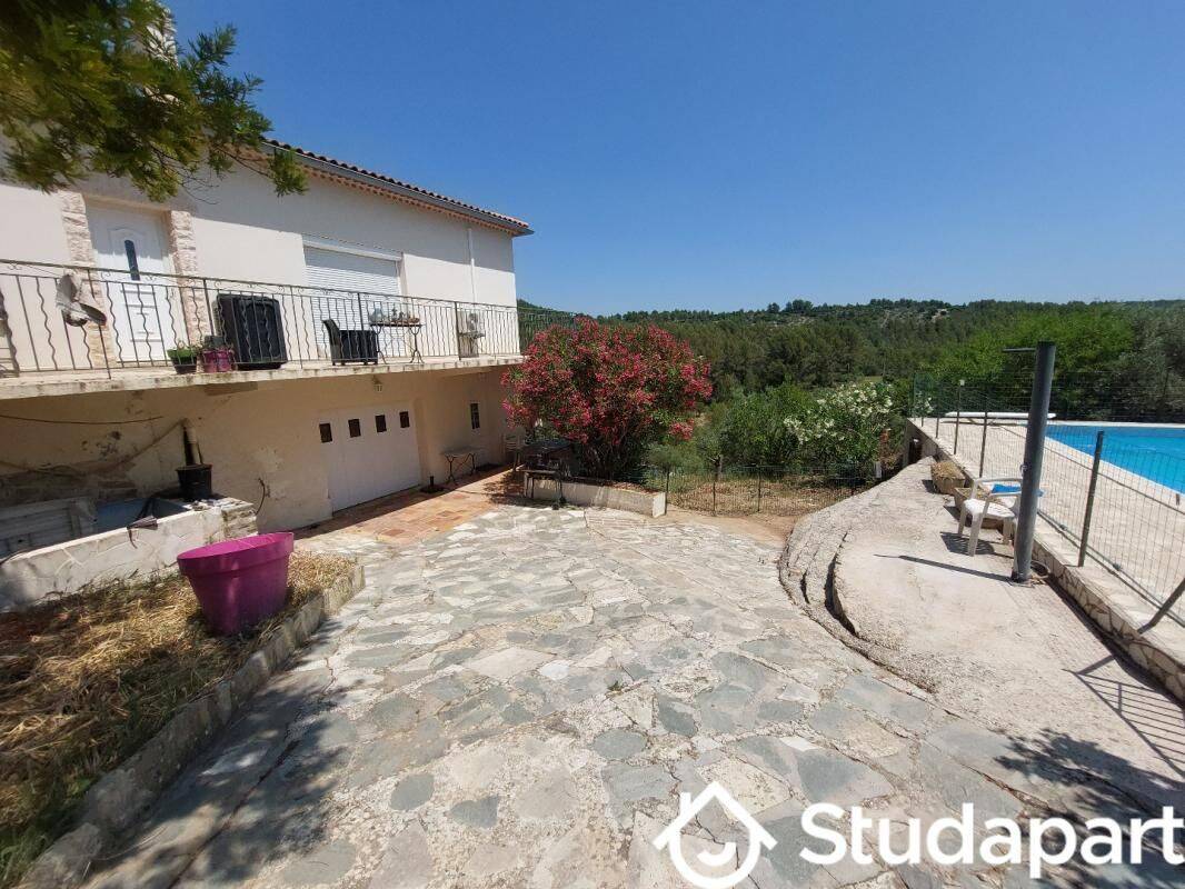 Appartement 3 pièces 32 m² · à Solliès-Toucas · 32 m² · 650 €