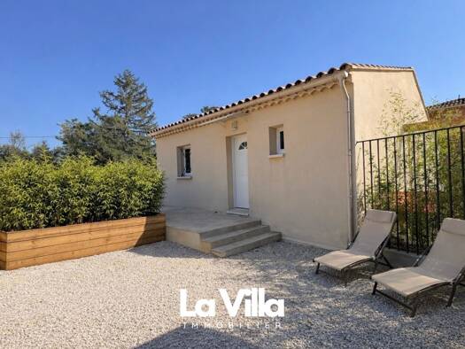 Maison de plain-pied à vendre 316 000 € 4 pièces 2 chambres 100 m² 239 m² de terrain Châteauneuf-du-Pape 84230