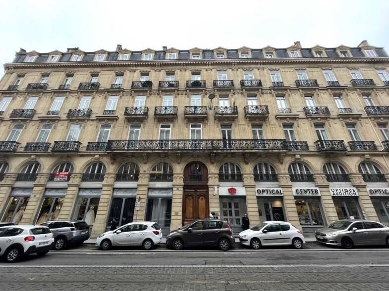 Espace bureau à vendre 875 000 € 222,5 m² de bureaux divisible de 222 m² à 222 m² Bordeaux 33000