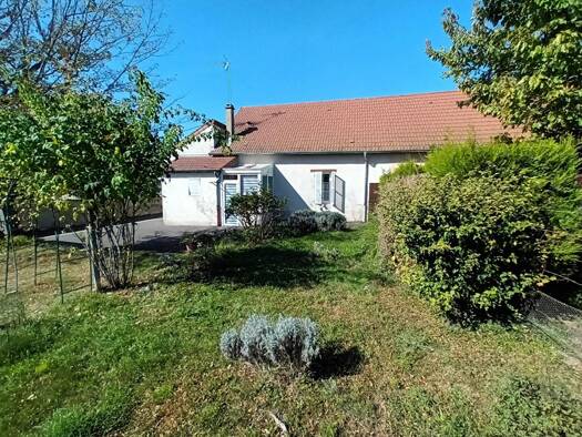 Maison de plain-pied à vendre 100 000 € 4 pièces 2 chambres 67 m² 663 m² de terrain Varennes-sur-Allier 03150