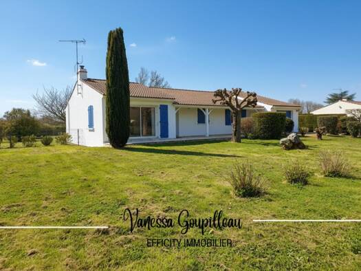 Maison de plain-pied à vendre 388 000 € 6 pièces 3 chambres 153 m² 2 047 m² de terrain Saint-Hilaire-la-Forêt 85440