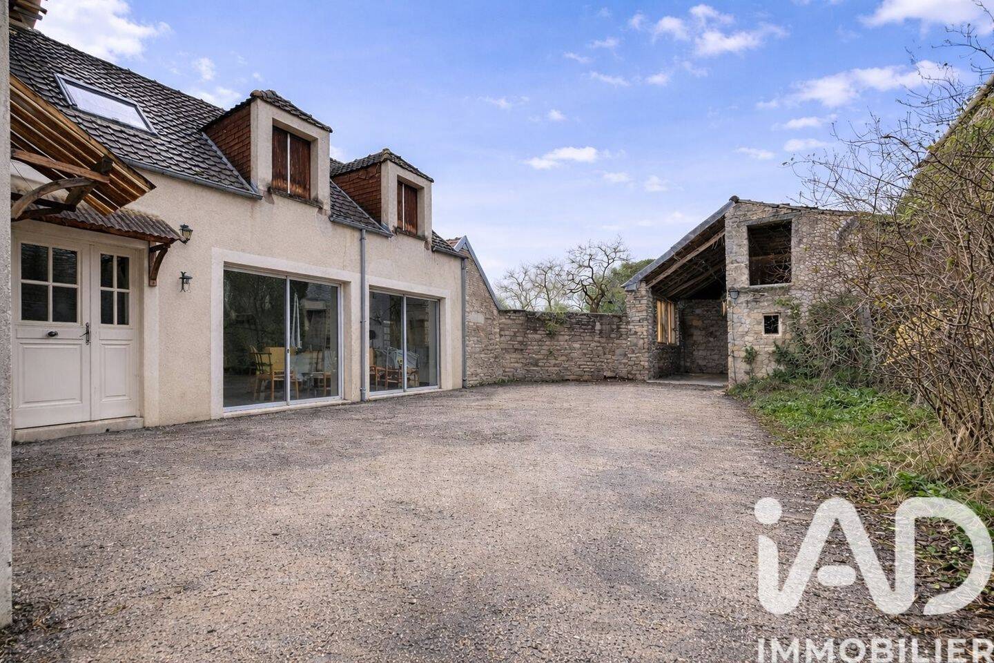 Maison 7 pièces 200 m² · à Tanlay · 200 m² · 155 000 €