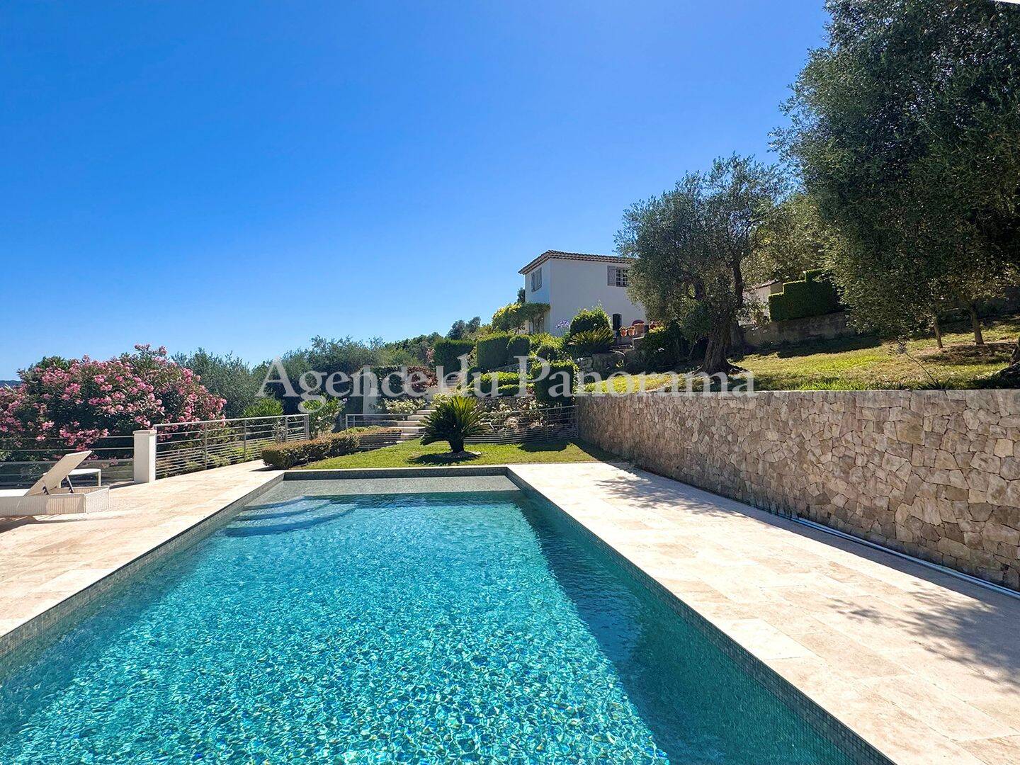 Maison 5 pièces 222 m² · à Grasse · 222,3 m² · 1 950 000 €