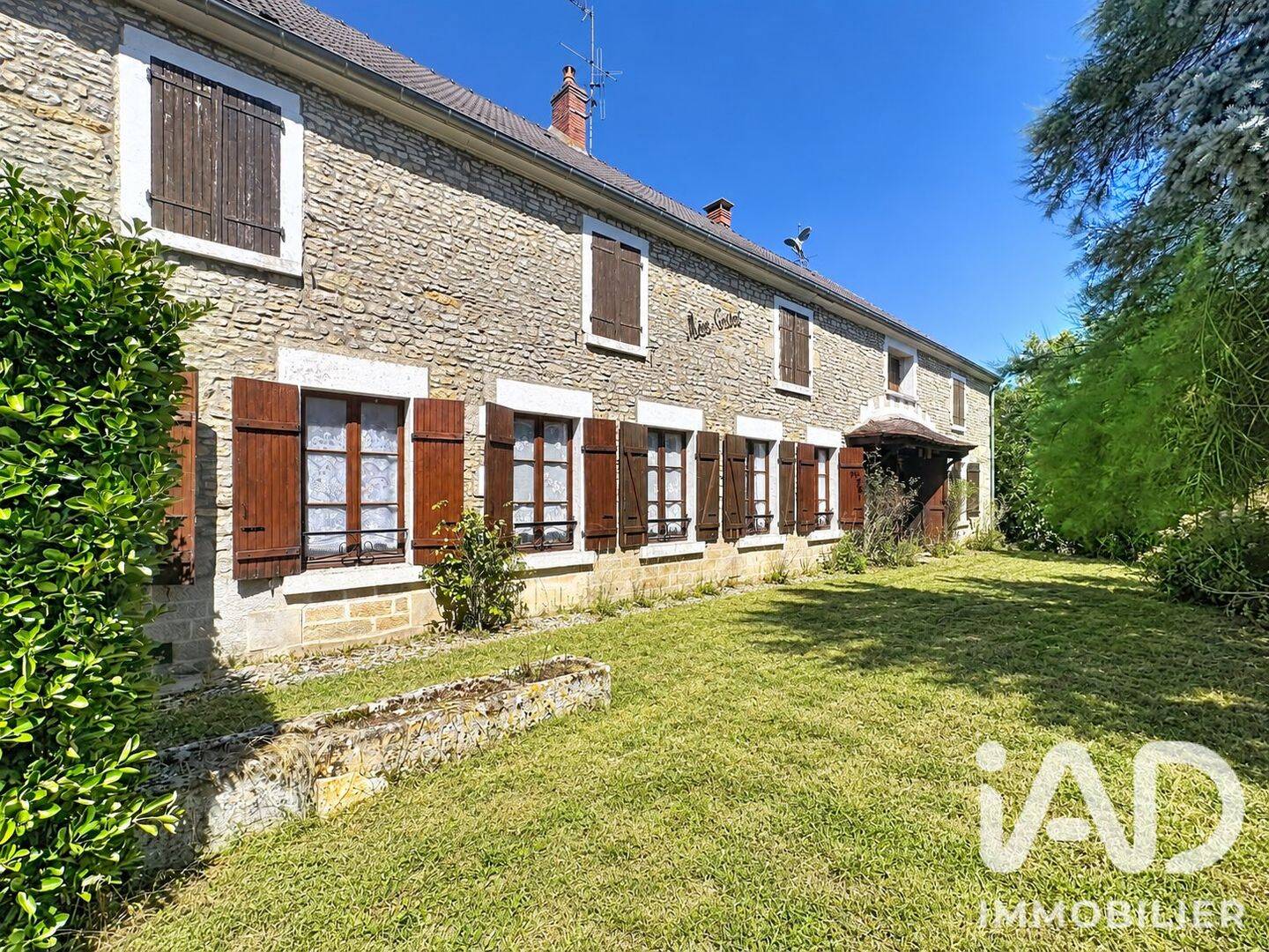 Maison 12 pièces 223 m² · à Varennes-lès-Narcy · 223 m² · 195 000 €