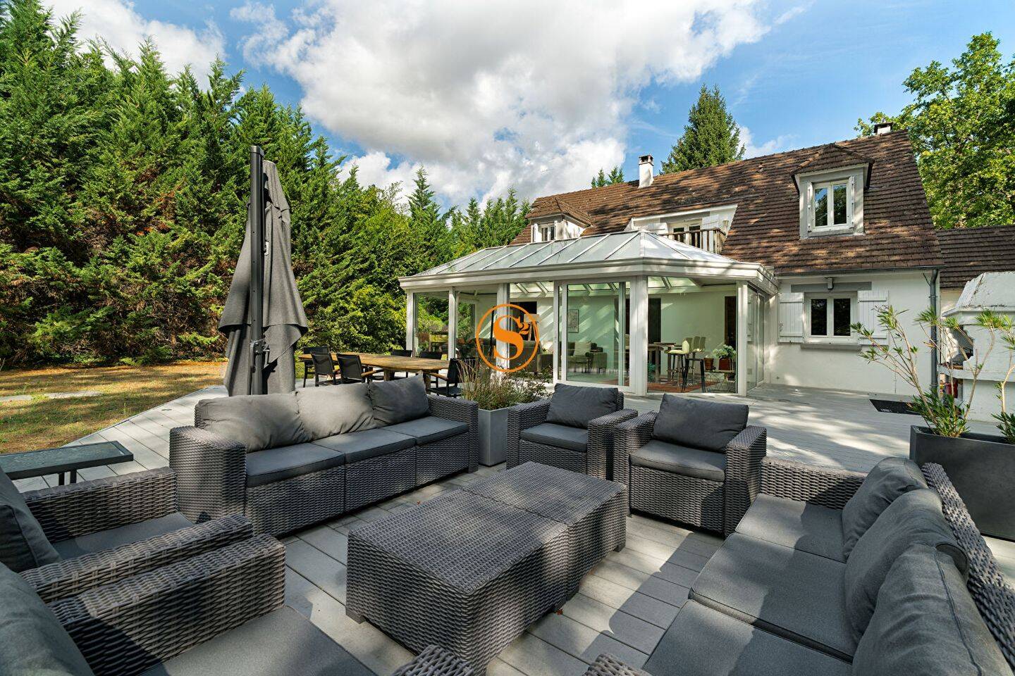 Maison 9 pièces 241 m² · à Lamorlaye · 241 m² · 998 000 €