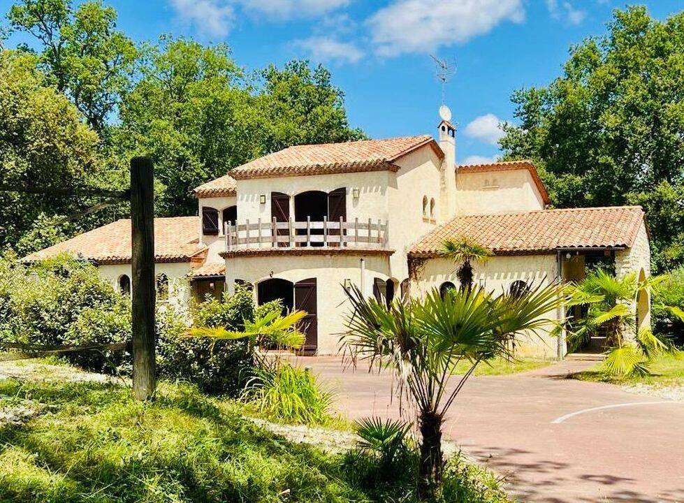 Maison 8 pièces 280 m² · à Yvrac · 280 m² · 845 000 €