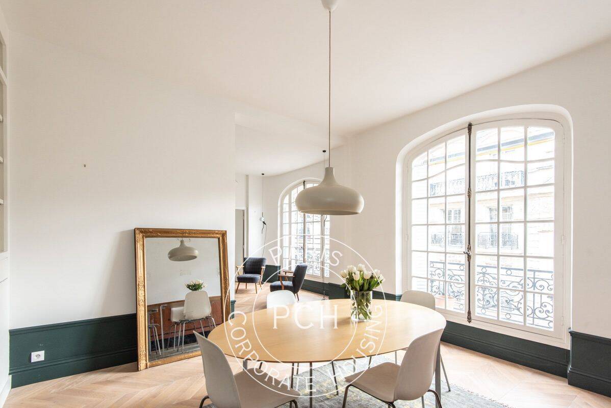 Appartement 4 pièces 98 m² · à Paris 17ème Arrondissement · 98 m² · 4 000 €
