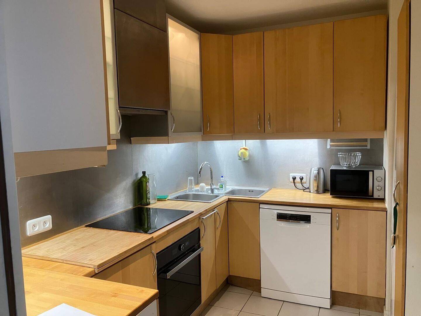 Appartement à louer 3300 € 3 300 € /mois charges comprises Comparez les déménageurs 5 pièces • 4 chambres • 101 m² • 2ème étage Paris 5ème arrondissement (75005) Calculer un temps de trajet Pour aller au travail, à l’école, ... - photo 1