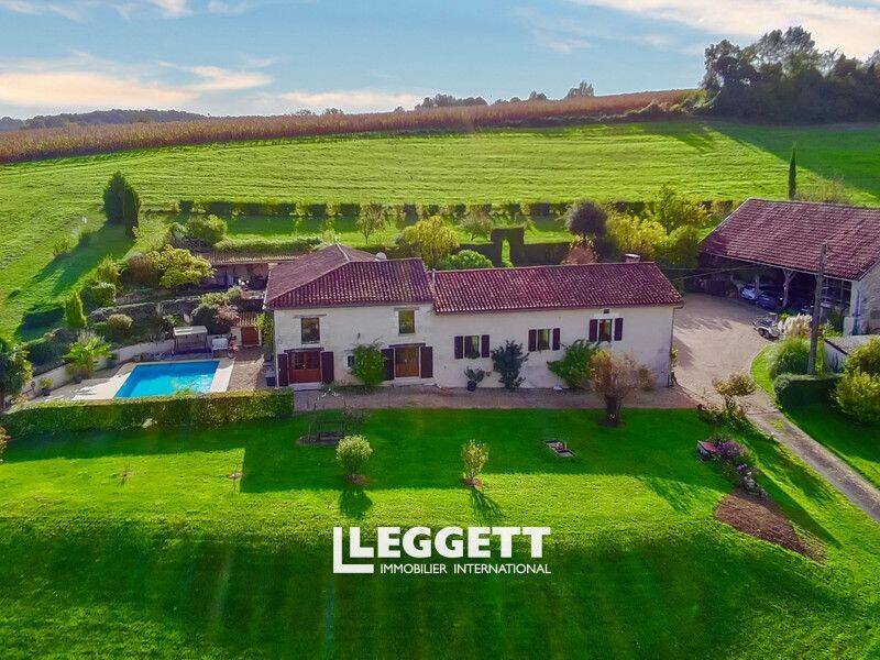 Maison 7 pièces 220 m² · à Nanteuil-Auriac-de-Bourzac · 220 m² · 409 500 €