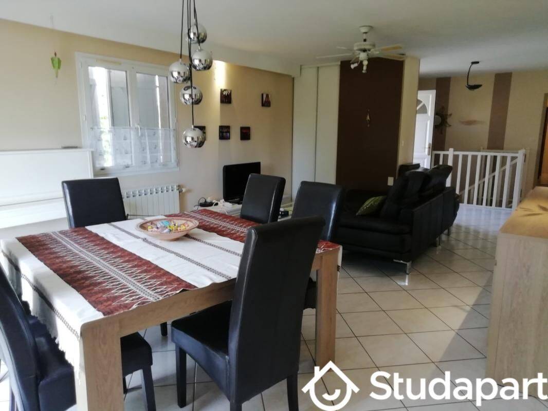 1 pièce 12 m² · à Feyzin · 12 m² · 670 €