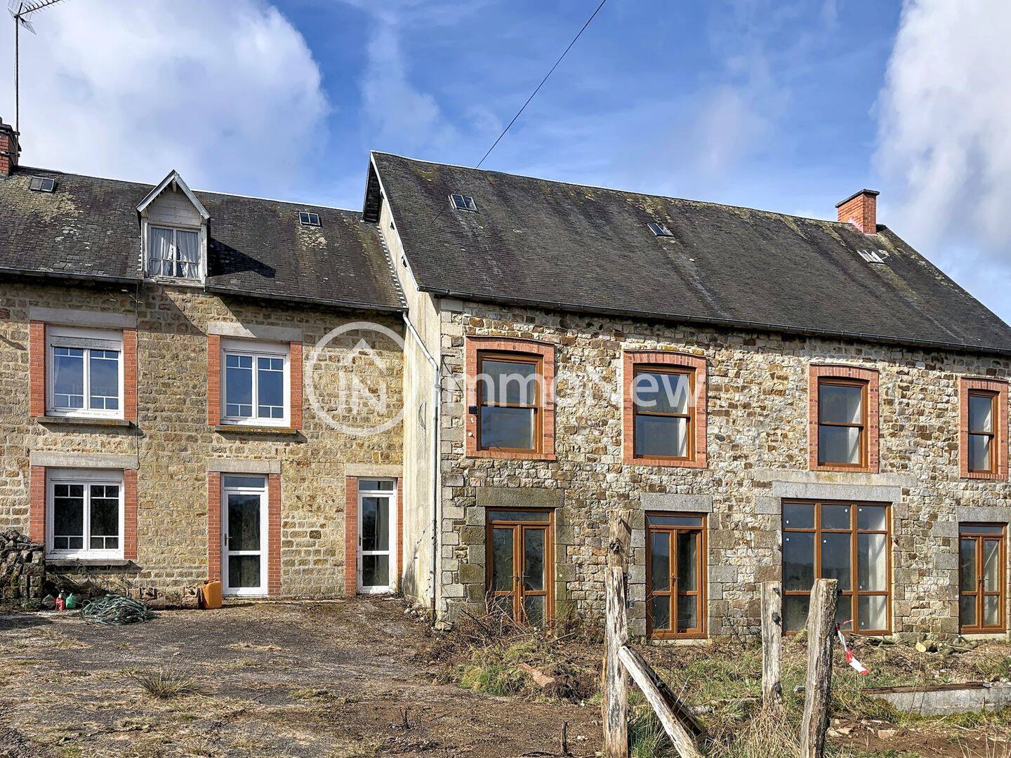 Maison 9 pièces 370 m² · à Saint-Clément-Rancoudray · 370 m² · 189 300 €